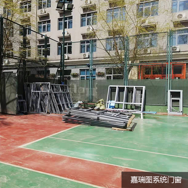 1636091071389684.jpg 门窗码放3.jpg